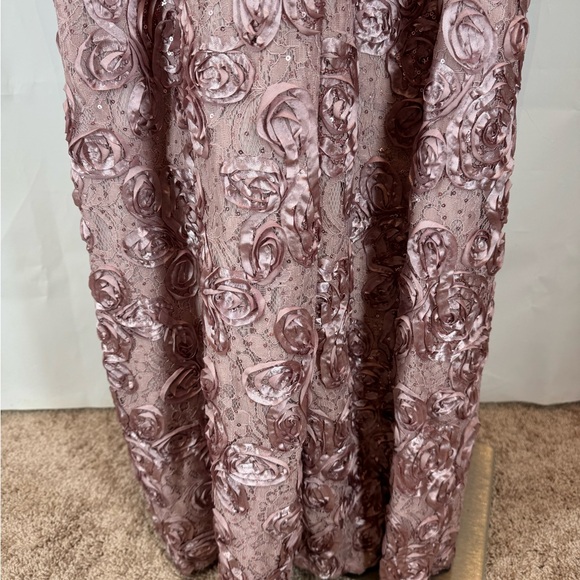 Alex Evenings Rosette A-Line Gown Sequins Short Sleeve in Rose Pink Size 18 - Picture 10 of 16